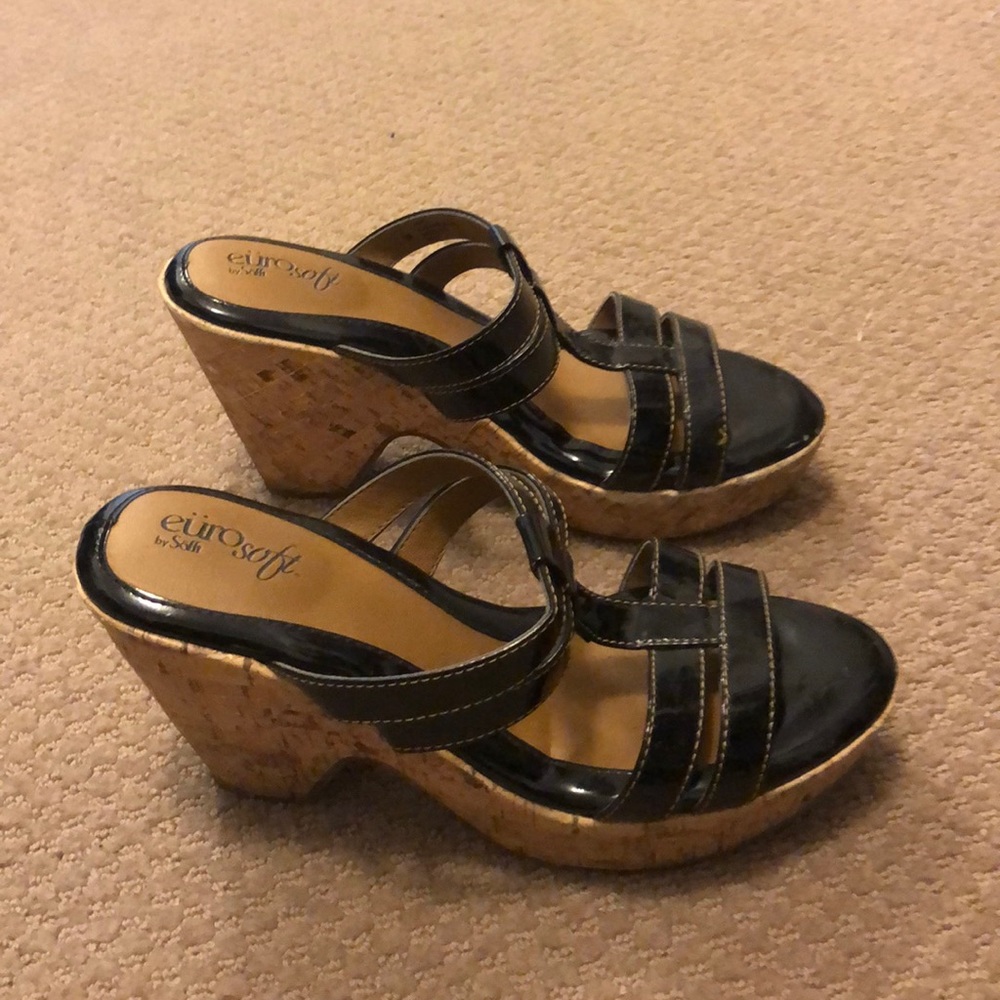 Shiny black open toed sandal